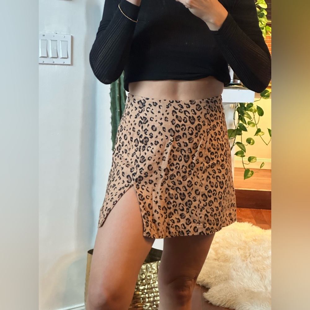 Reformation cady leopard linen mini skirt with slit size 0